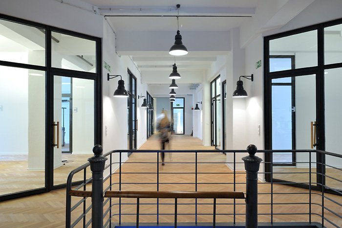 辦公室裝修風(fēng)格,廣州裝飾公司,冷色調(diào)辦公室設(shè)計,海博裝飾.jpg 辦公室裝修風(fēng)格,廣州裝飾公司,冷色調(diào)辦公室設(shè)計,海博裝飾.jpg