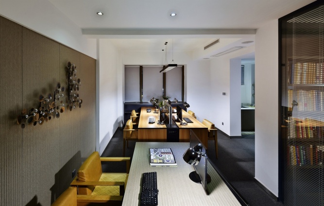 具有設(shè)計(jì)感的辦公室裝修.jpg